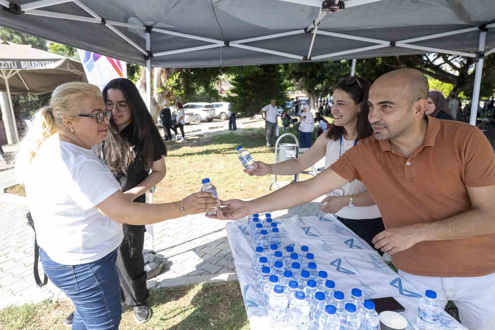 Mersin B&uuml;y&uuml;kşehir Belediyesi YKS heyecanında &ouml;ğrenci ve velilerin yanında yer aldı
