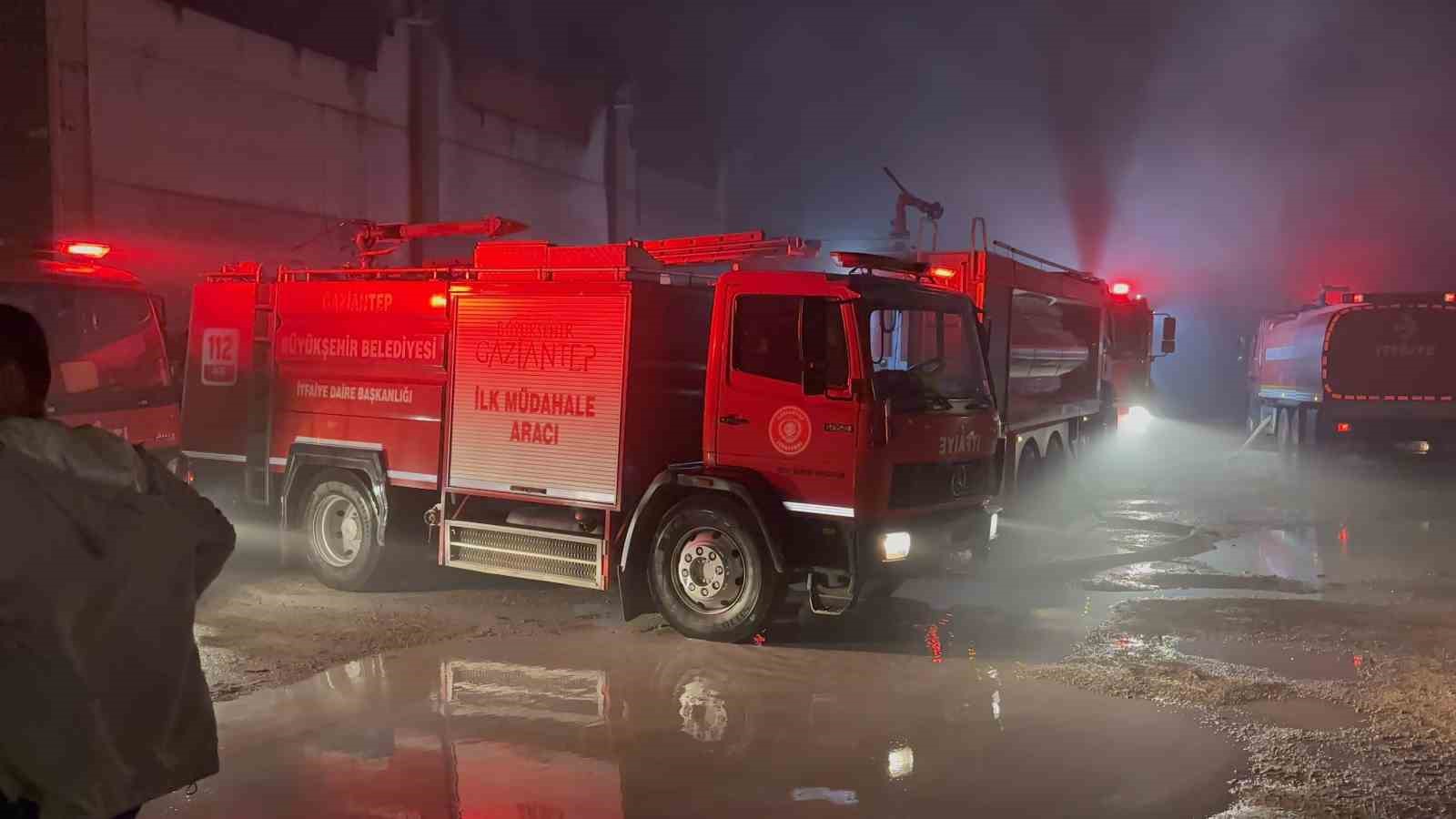 Gaziantep&rsquo;te mobilya fabrikasında yangın