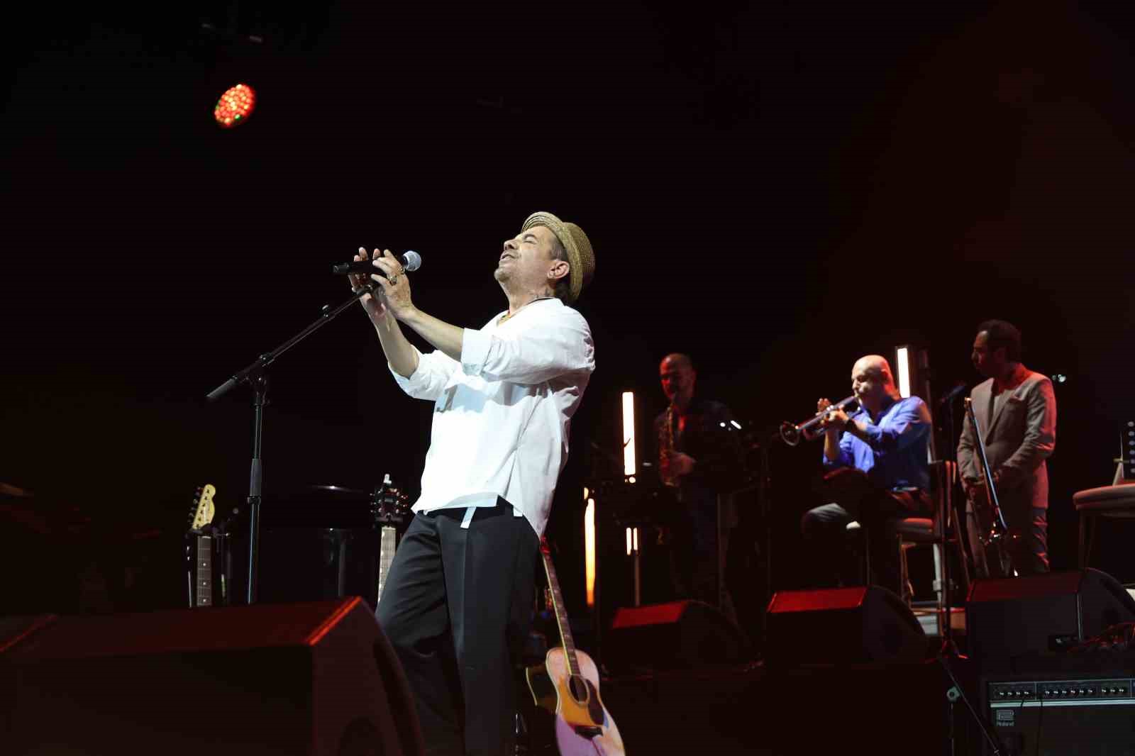 Caz Festivali&rsquo;nde "Kenan Doğulu" r&uuml;zgarı