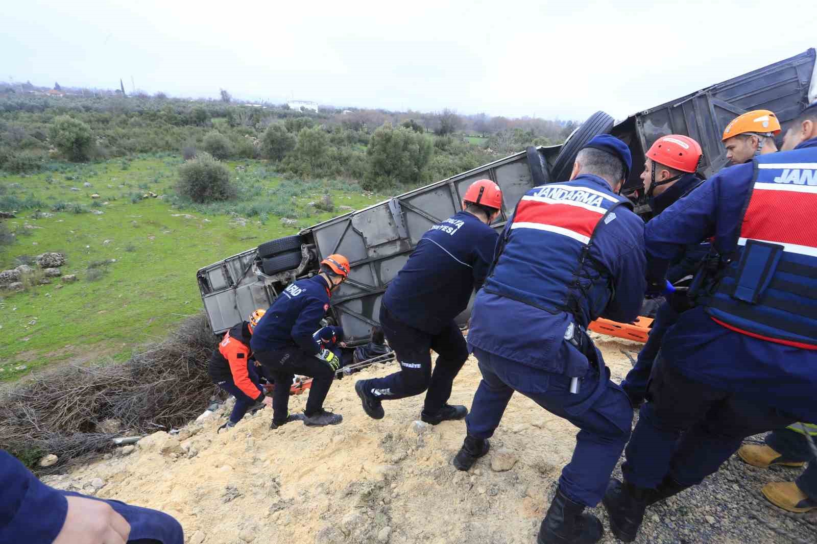 Antalya&rsquo;da 10 kişinin hayatını kaybettiği otob&uuml;s kazasında bilirkişi s&uuml;r&uuml;c&uuml;y&uuml; kusurlu buldu