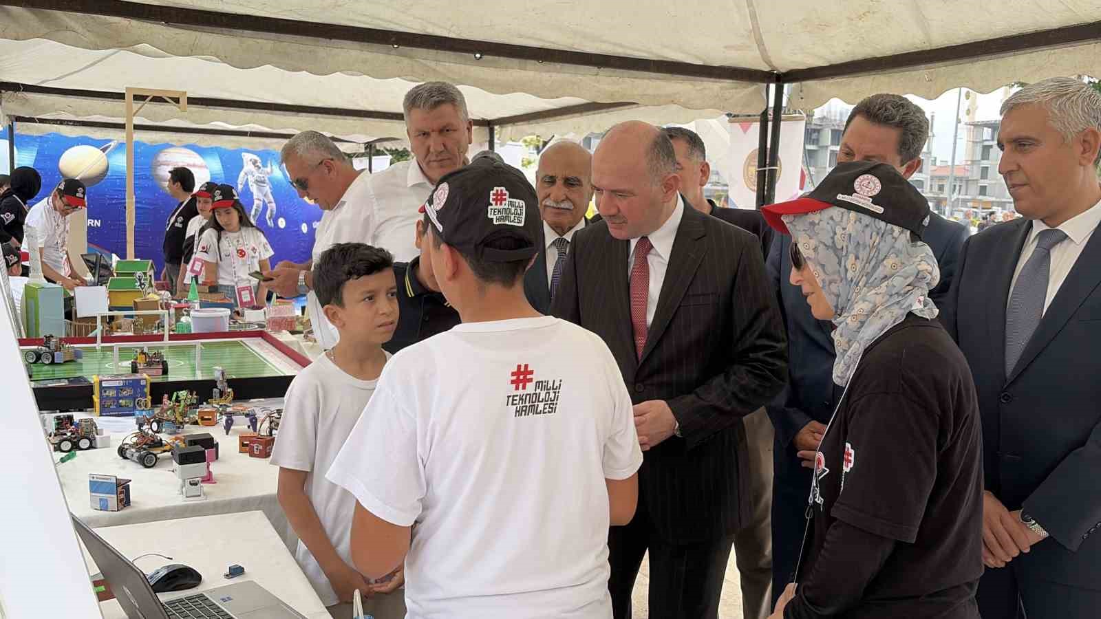 Osmaniye&rsquo;de &ouml;ğrencilerin bilim projeleri beğeni topladı