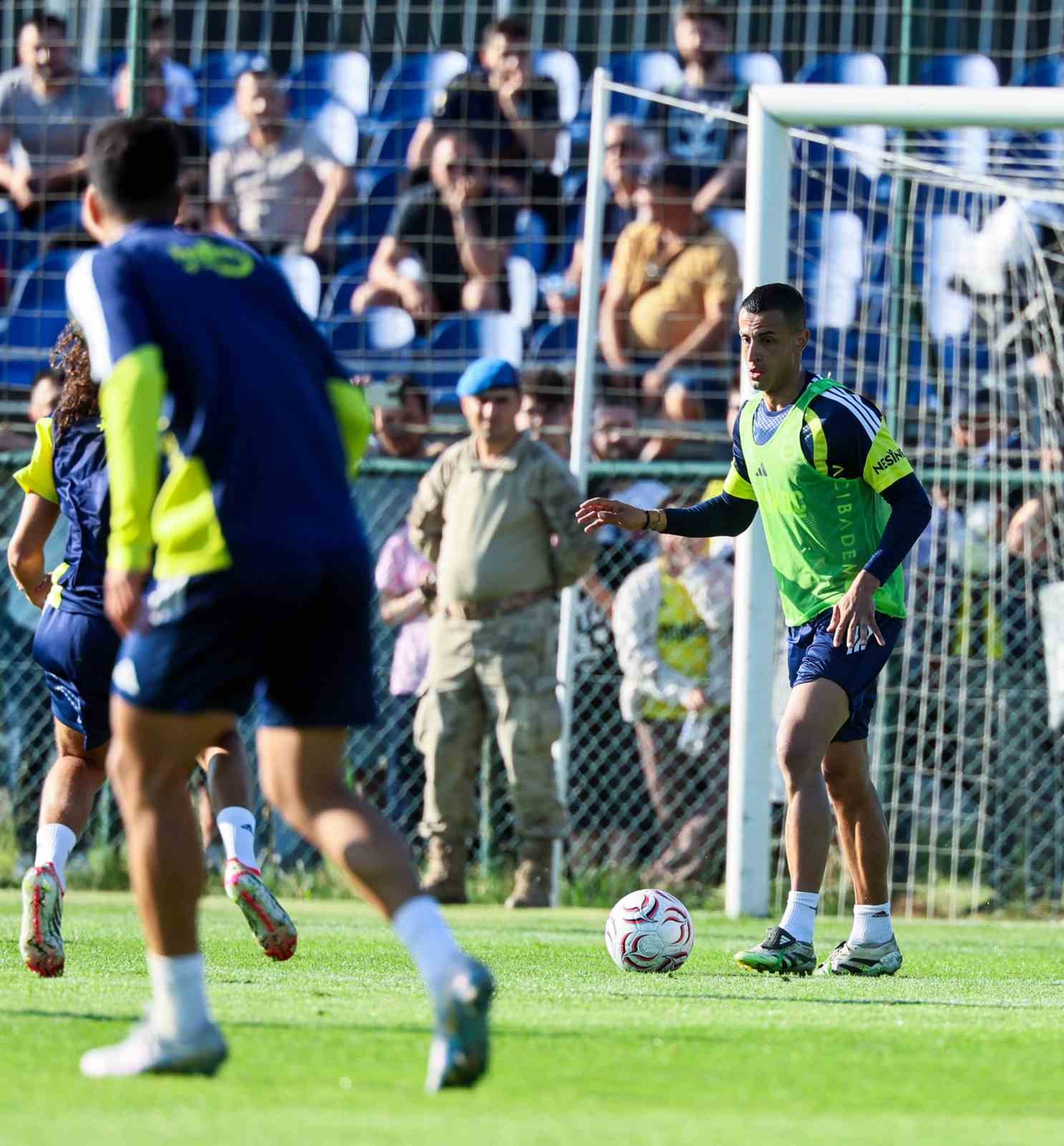 Fenerbah&ccedil;e g&uuml;n&uuml; &ccedil;ift antrenmanla tamamladı
