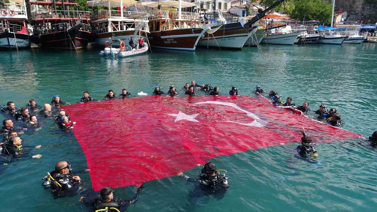 Antalya&rsquo;da &rsquo;dumansız plaj&rsquo; uygulaması hayata ge&ccedil;iyor