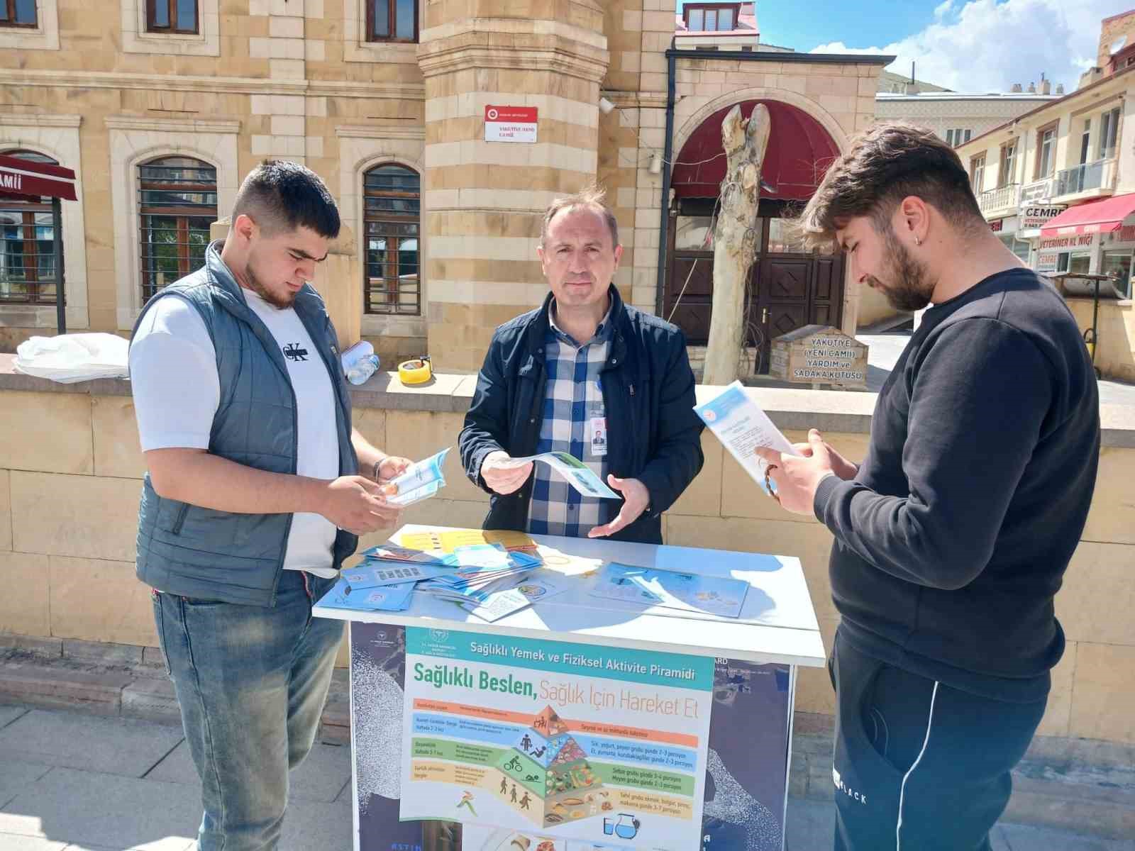 Bayburt&rsquo;ta kronik hastalıklara karşı farkındalık standı a&ccedil;ıldı