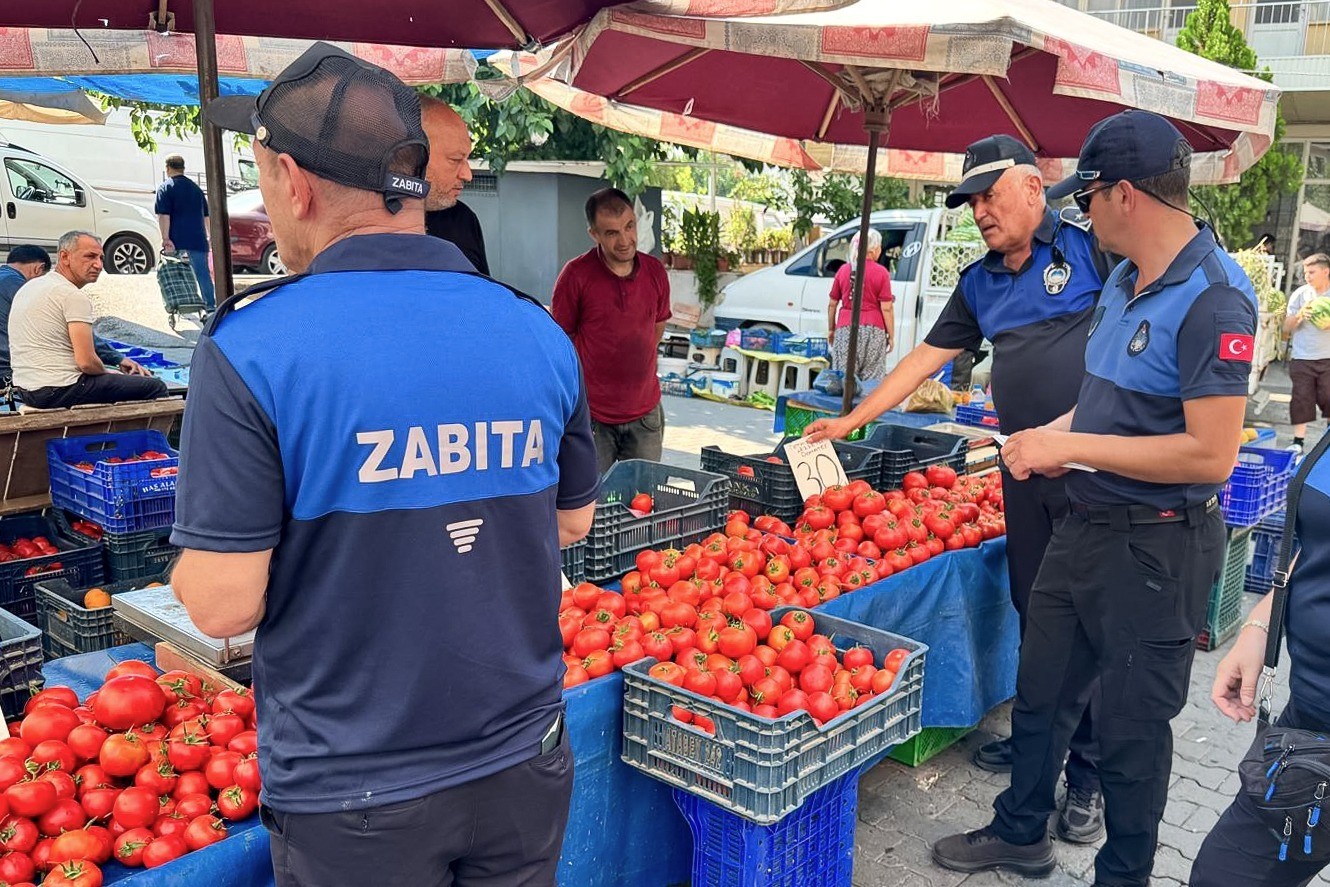 Efeler&rsquo;deki pazarlarda etiket ve fiyat denetimi yapıldı