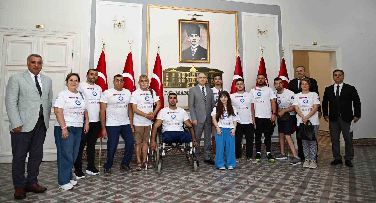 Manisalı engelli y&uuml;z&uuml;c&uuml;ler Macaristan yolcusu