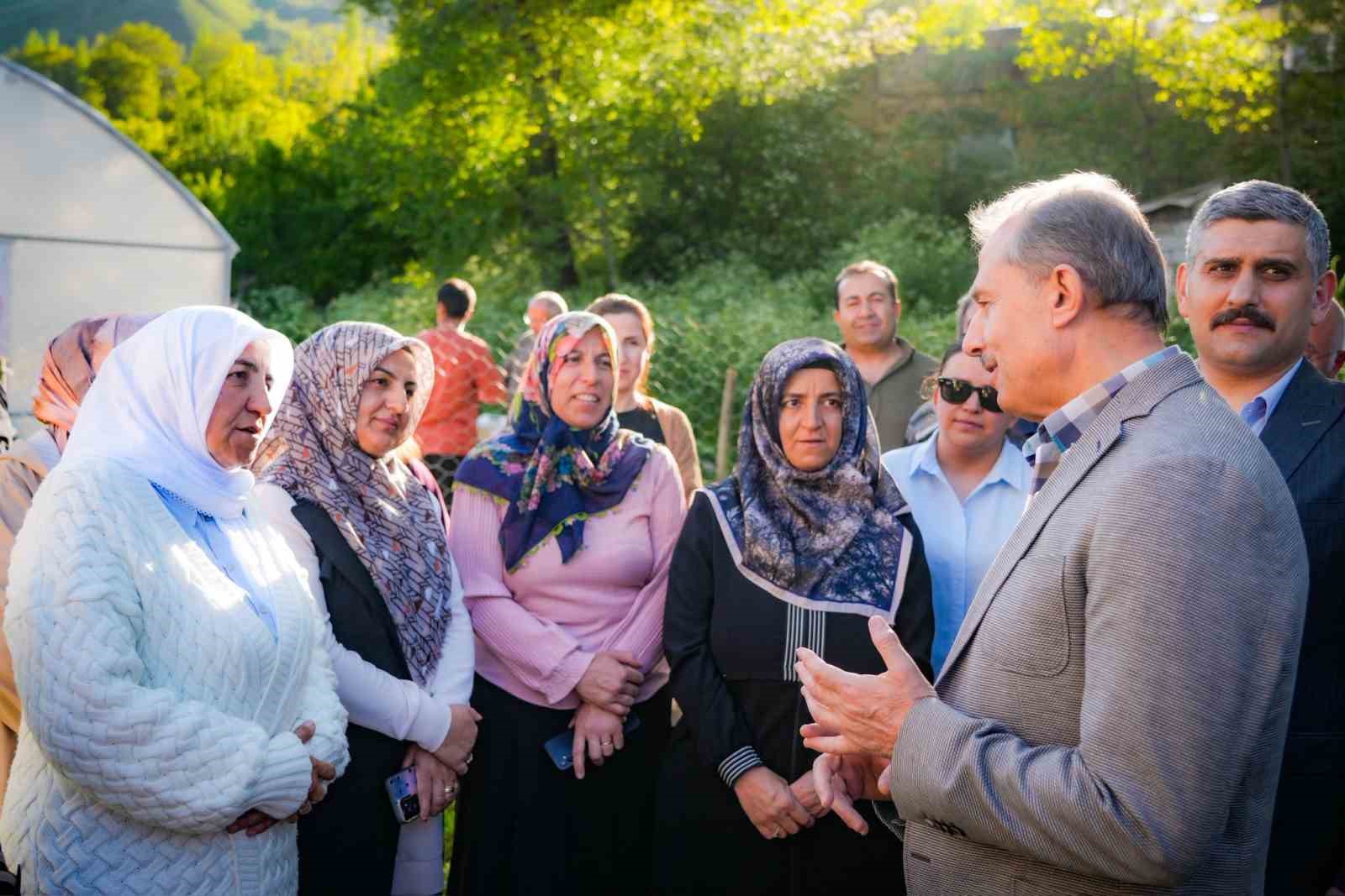 Hakk&acirc;ri&rsquo;de 362 bin 700 sebze fidesi dağıtıldı