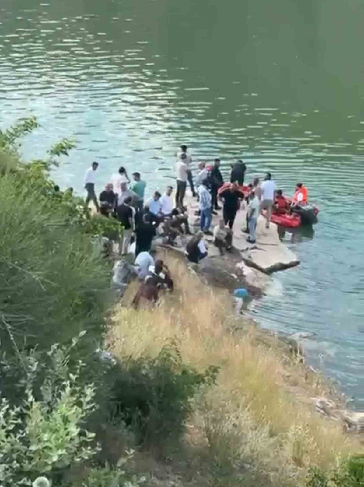 Siirt&rsquo;te Botan &Ccedil;ayı&rsquo;na giren &ccedil;ocuk kayboldu