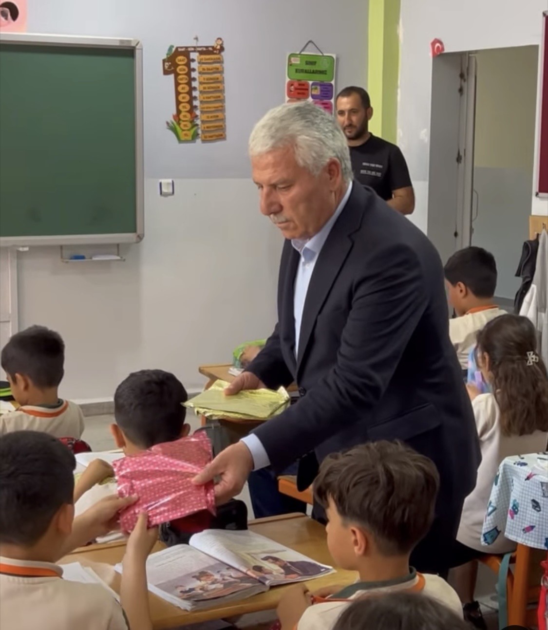 Başkan Karamehmetoğlu&rsquo;ndan eğitime destek