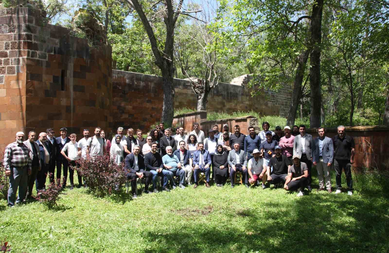 Ahlat&rsquo;ta &rsquo;Sonsuz G&uuml;zel&rsquo; isimli sinema filminin &ccedil;ekimlerine başlandı