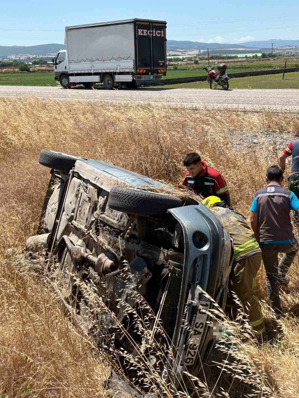 G&ouml;nen&rsquo;de kontrolden &ccedil;ıkan otomobil ref&uuml;je devrildi