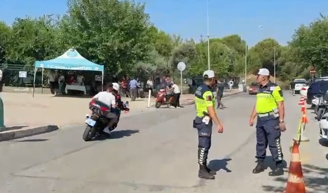YKS&rsquo;ye yetişemeyen &ouml;ğrencinin imdadına jandarma yetişti