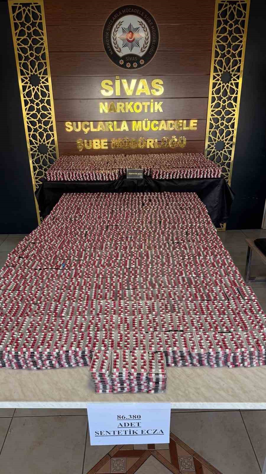 Sivas&rsquo;ta 133 bin 840 adet uyuşturucu hapla yakalanan zanlılardan biri tutuklandı