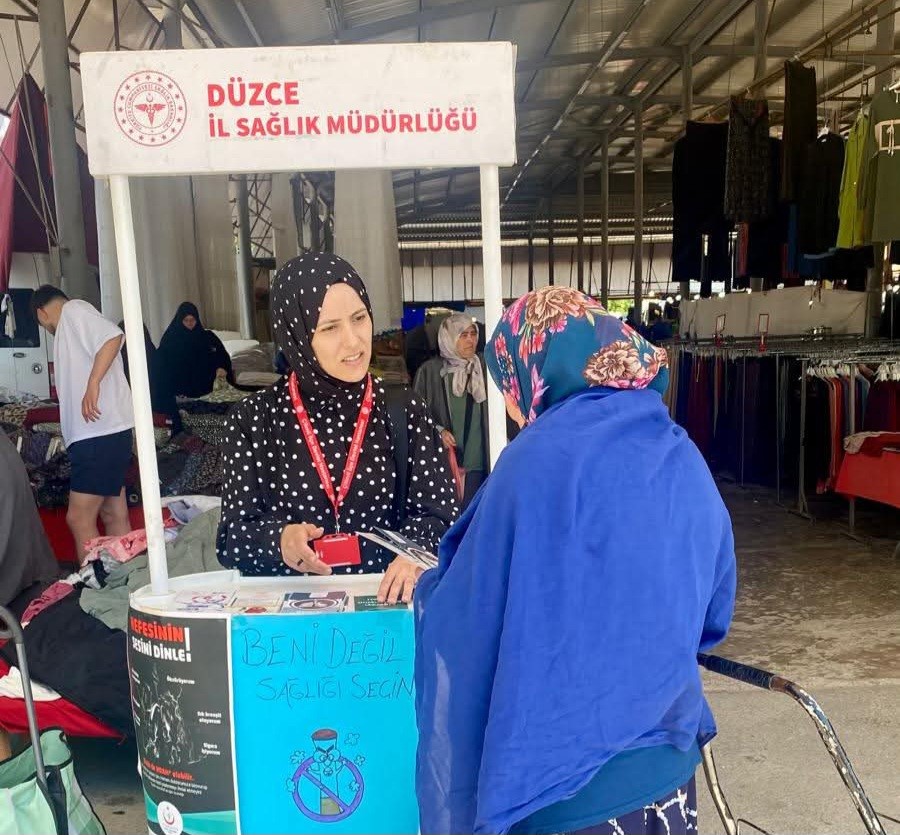 Çarşıda pazarda sağlıkla ilgili bilgilendirme