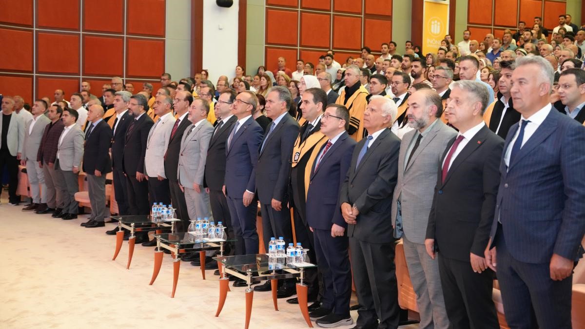 İn&ouml;n&uuml; &Uuml;niversitesi Tıp Fak&uuml;ltesi&rsquo;nde mezuniyet coşkusu