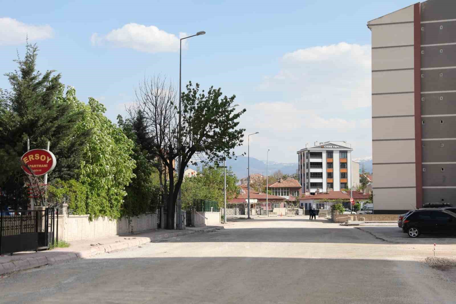 Başkan Çolakbayrakdar: "Seyrani’de yolları, otoparkı ve yeşil alanlarıyla yeni bir yaşam kuruyoruz"