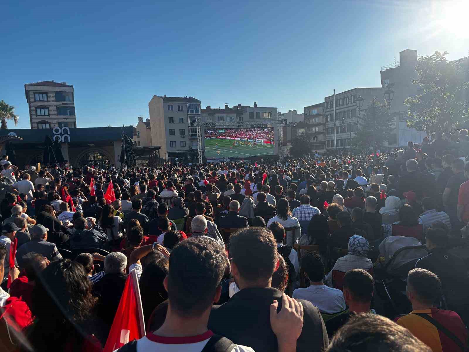 Balıkesir&rsquo;de milli heyecan dev ekranlarda izlendi