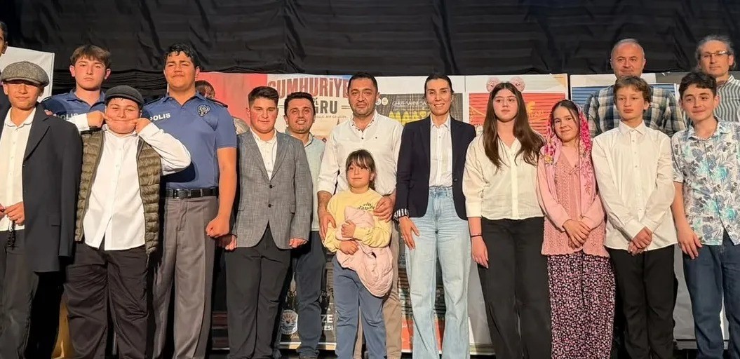 Gerze&rsquo;de tiyatro gecesi