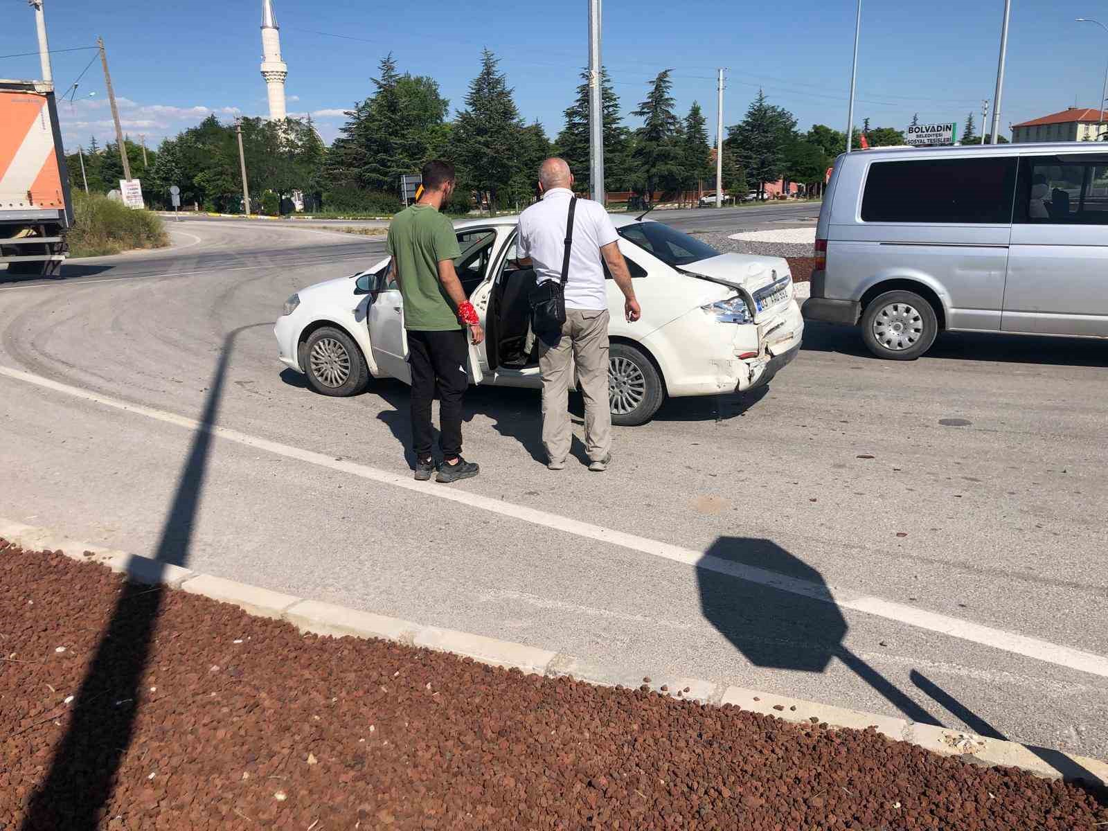 Bolvadin&rsquo;de trafik kazası: 1 yaralı