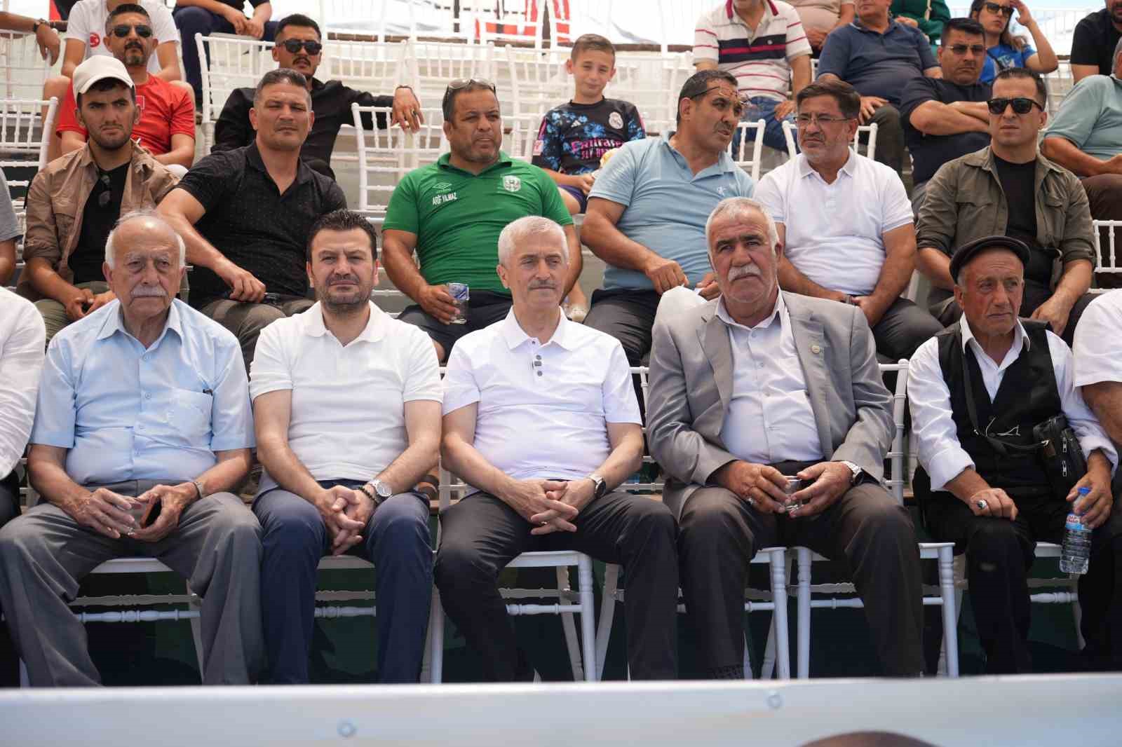 Aşırtmalı Aba G&uuml;reşi T&uuml;rkiye Şampiyonası Şahinbey er meydanında başladı