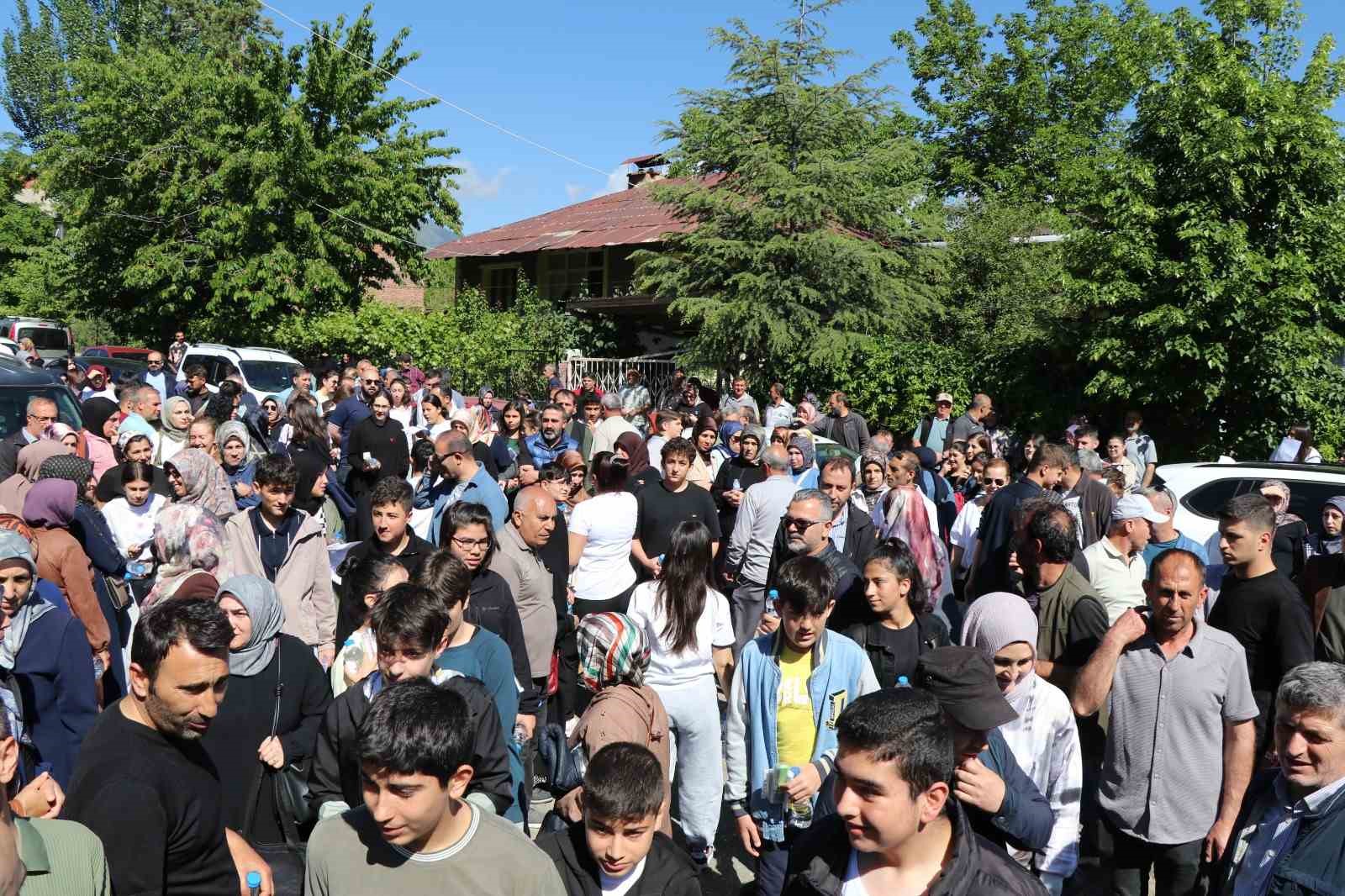 Sınava gireceği merkezi karıştıran öğrenci son anda sınava yetiştirildi