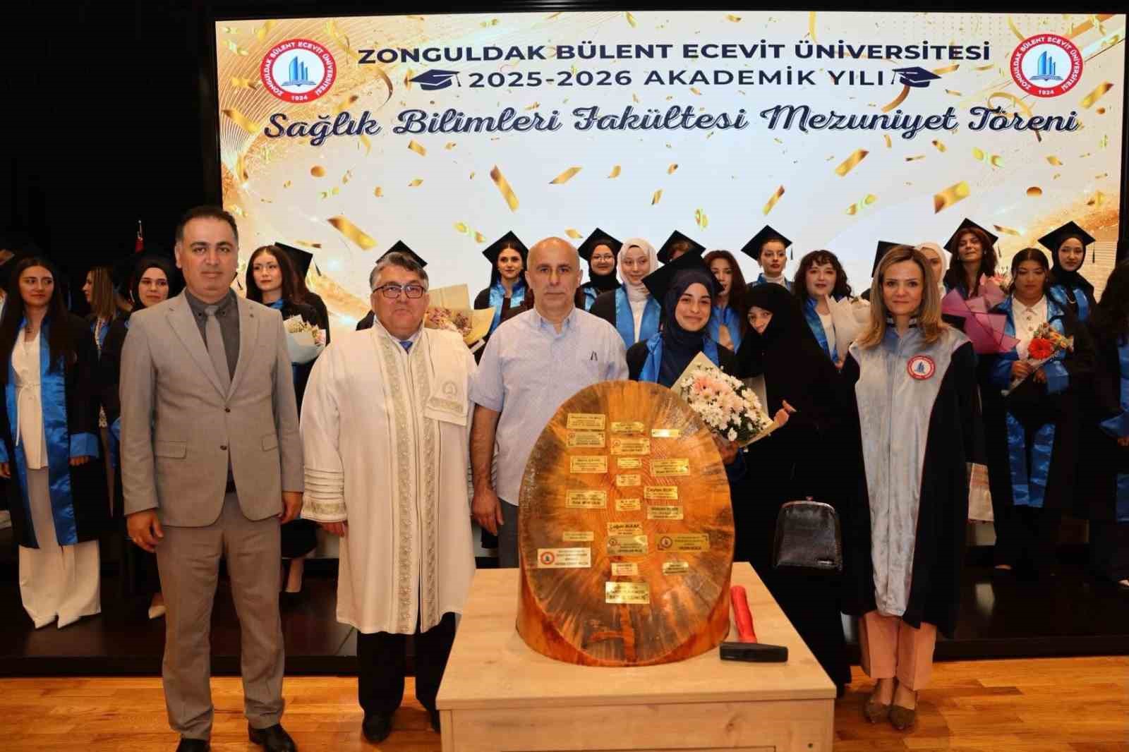 BEUN&rsquo;da geleceğin hemşireleri, fizyoterapistleri ve sosyal hizmet uzmanları mezun oldu