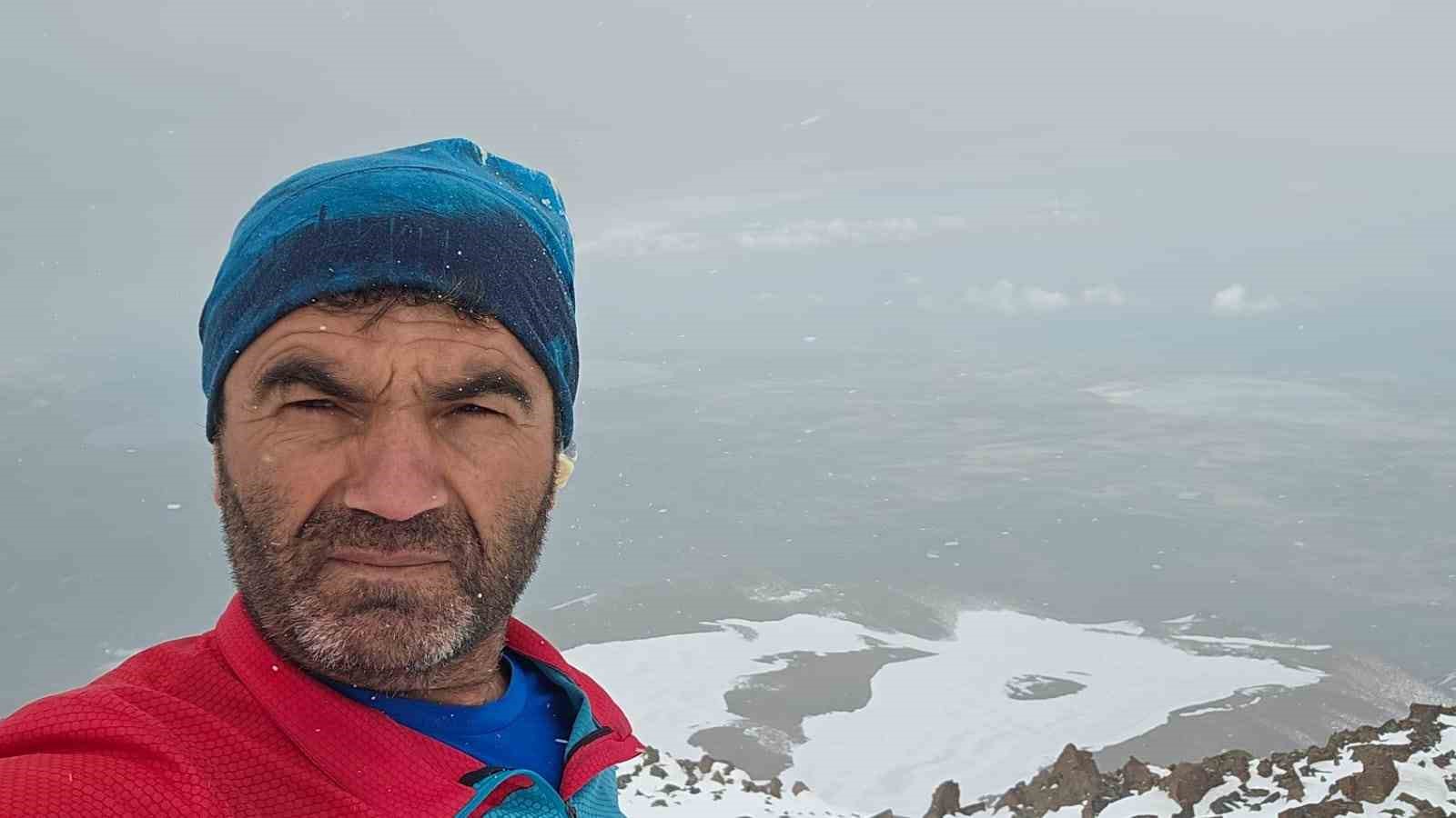 Diyarbakırlı dağcıdan S&uuml;phan Dağı&rsquo;na başarılı solo tırmanış