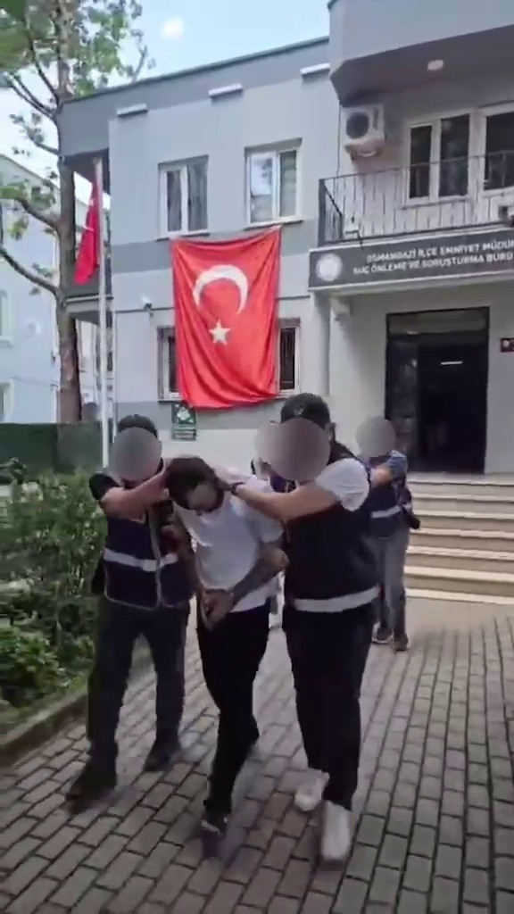 Bursa&rsquo;da uyuşturucu operasyonu: 1 kiloya yakın esrar ele ge&ccedil;irildi, 4 ş&uuml;pheli yakalandı