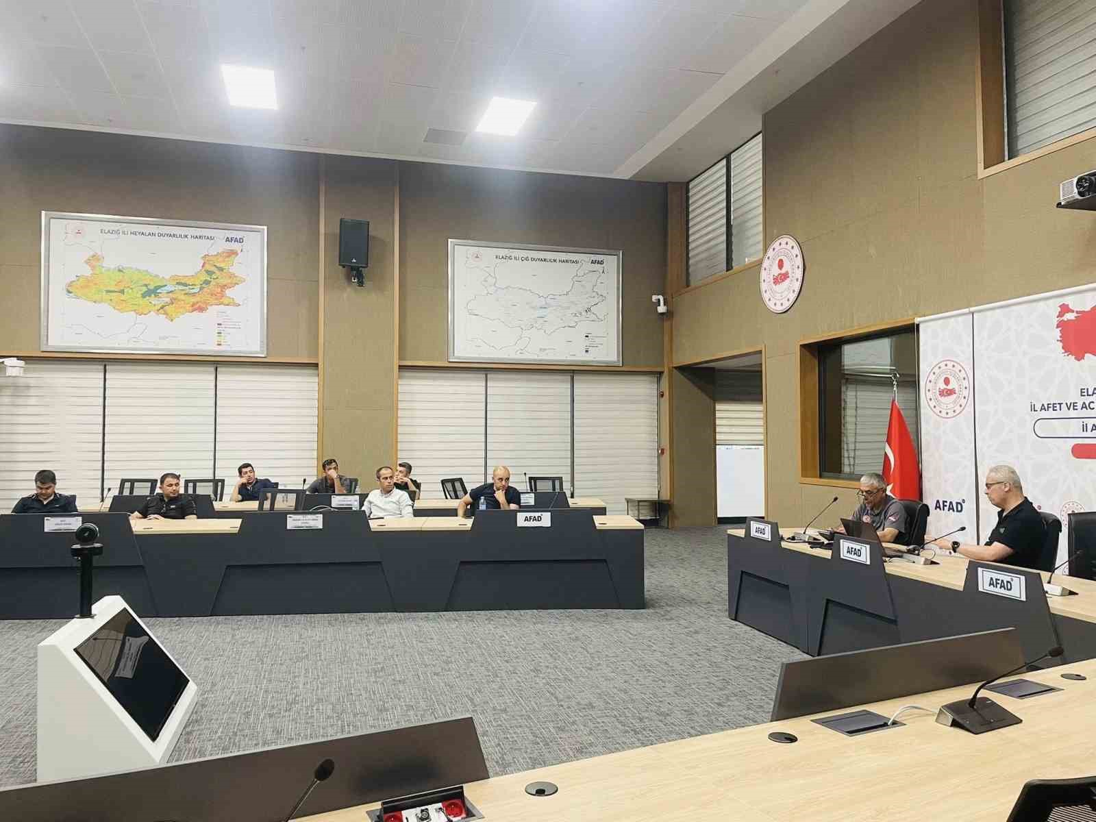 Elazığ&rsquo;da arama-kurtarma ve trafik kazalarına m&uuml;dahale eğitimi