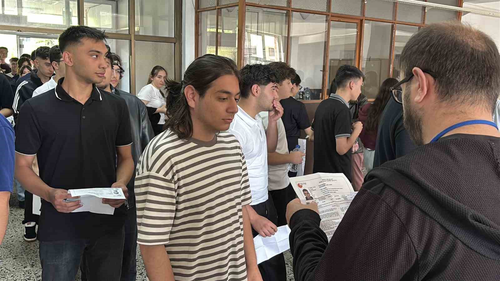 Bolu&rsquo;da YKS&rsquo;ye giren bir &ouml;ğrenci: "T&uuml;rkiye ma&ccedil;ını izledik b&uuml;t&uuml;n moralimizi bozdular"