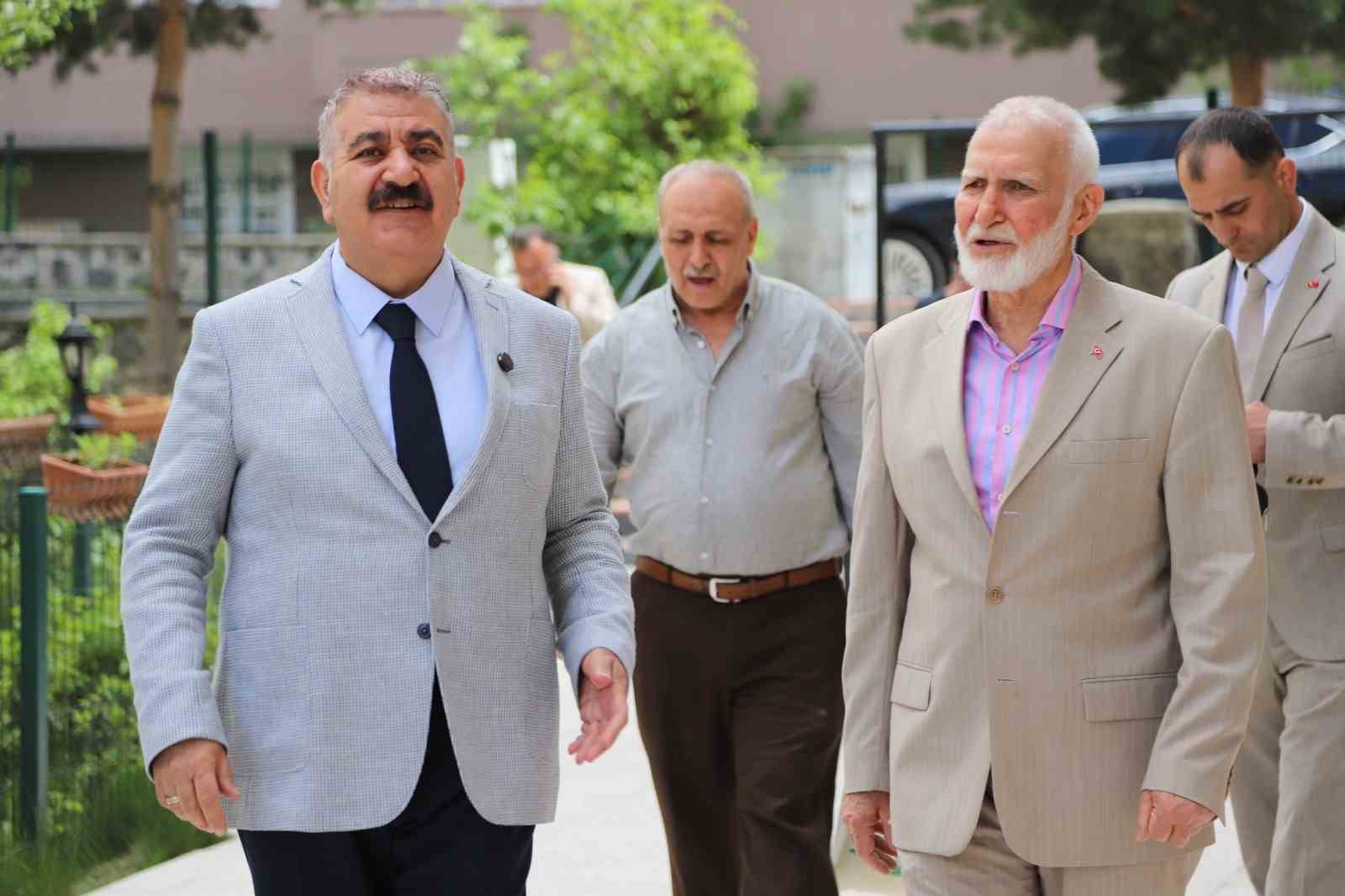 Başkan Sunar&rsquo;dan &ccedil;evre duyarlılığına "&Ouml;rnek Site" plaketi
