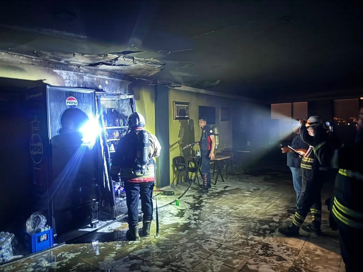 Kırıkhan&rsquo;de iş yeri alevlere teslim oldu
