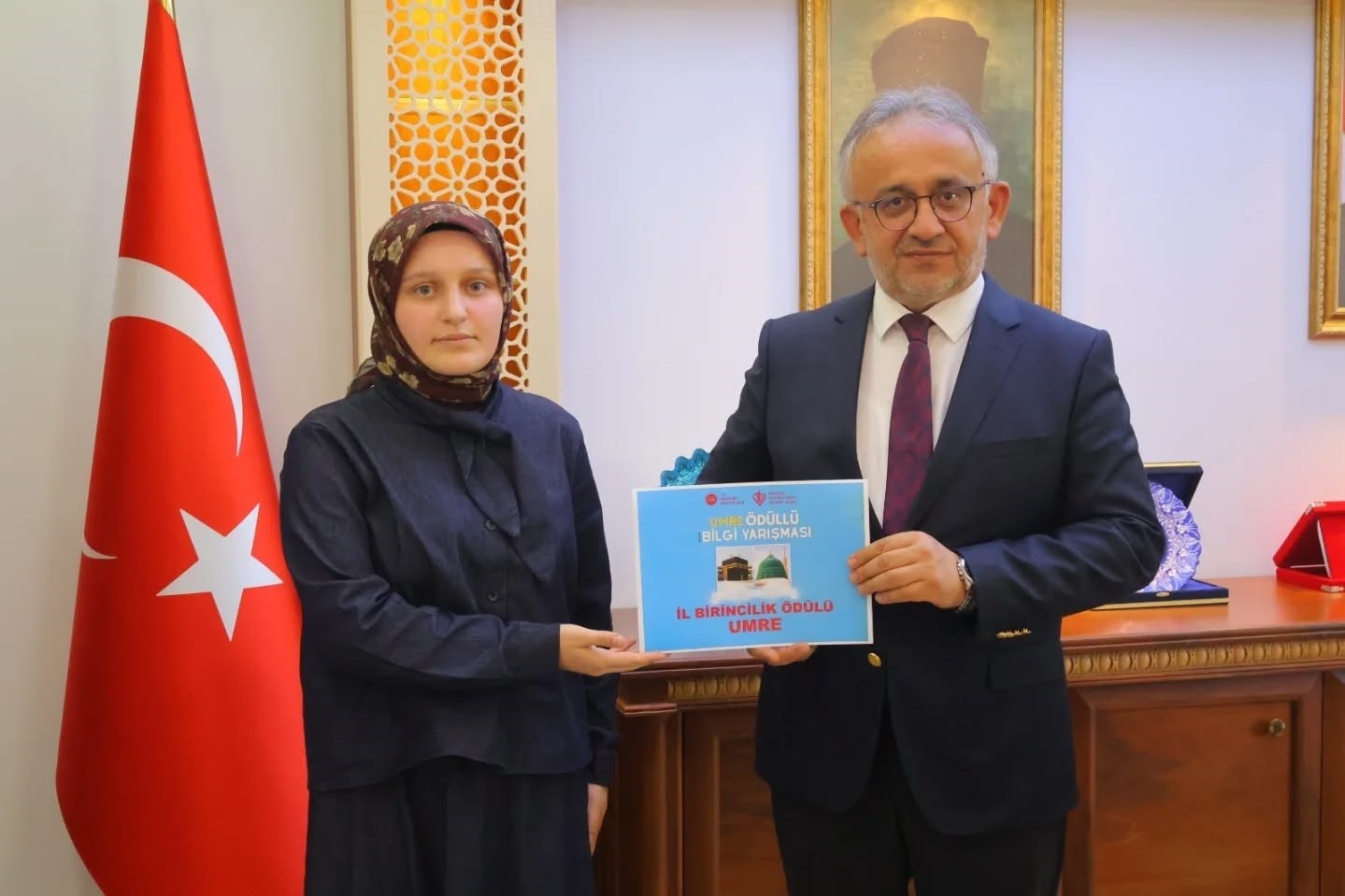 Umre &Ouml;d&uuml;ll&uuml; Bilgi Yarışması&rsquo;nda dereceye giren &ouml;ğrenciler &ouml;d&uuml;llendirildi