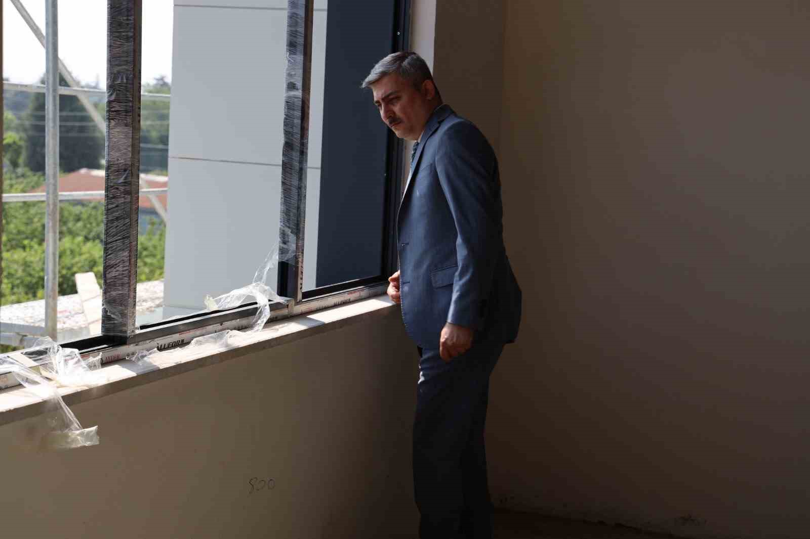 Turgut &Ouml;zal Anadolu Lisesi inşaatında inceleme
