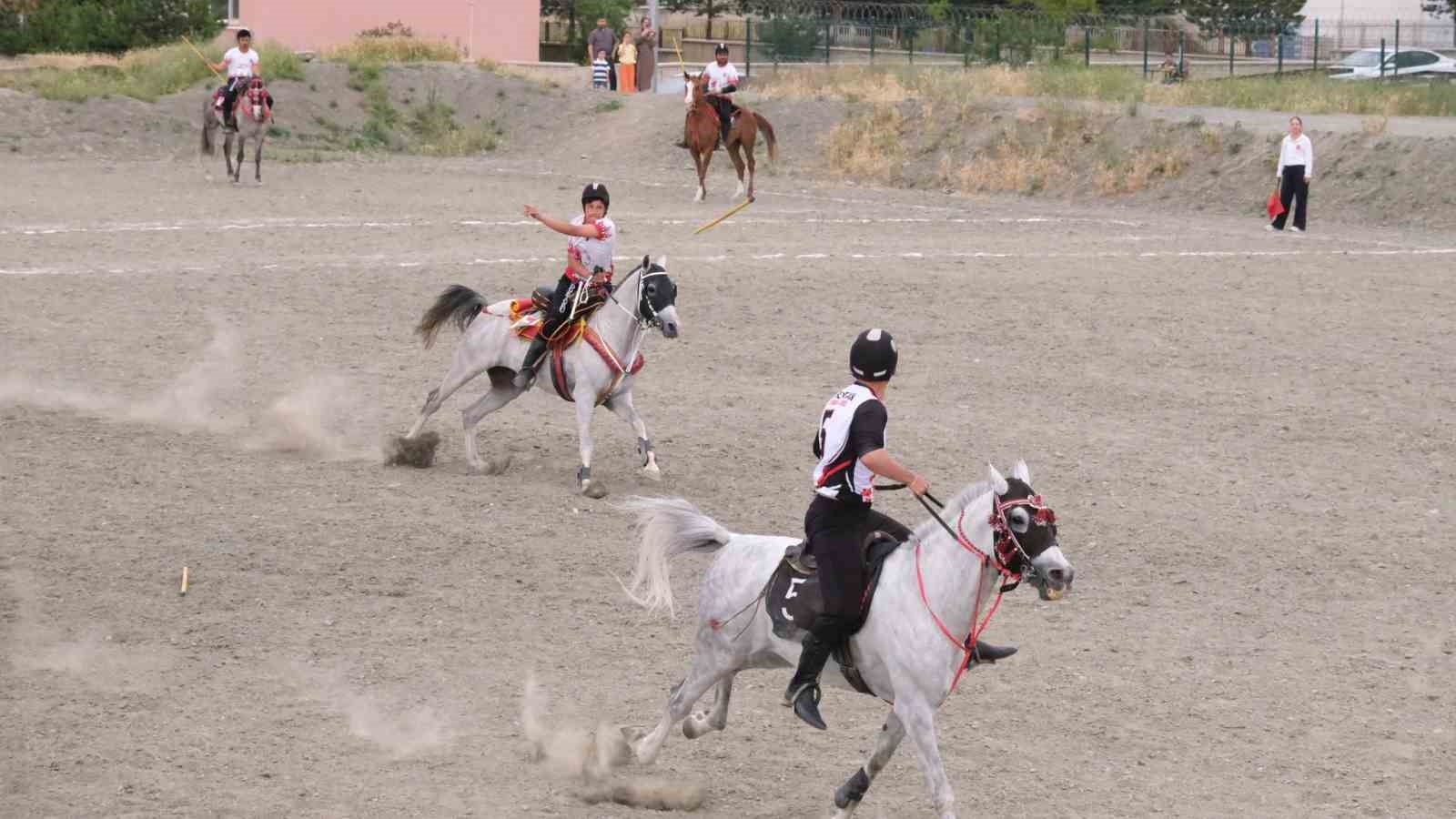 Erzincan&rsquo;da Kul&uuml;pler İl Birinciliği Atlı Cirit m&uuml;sabakaları tamamlandı
