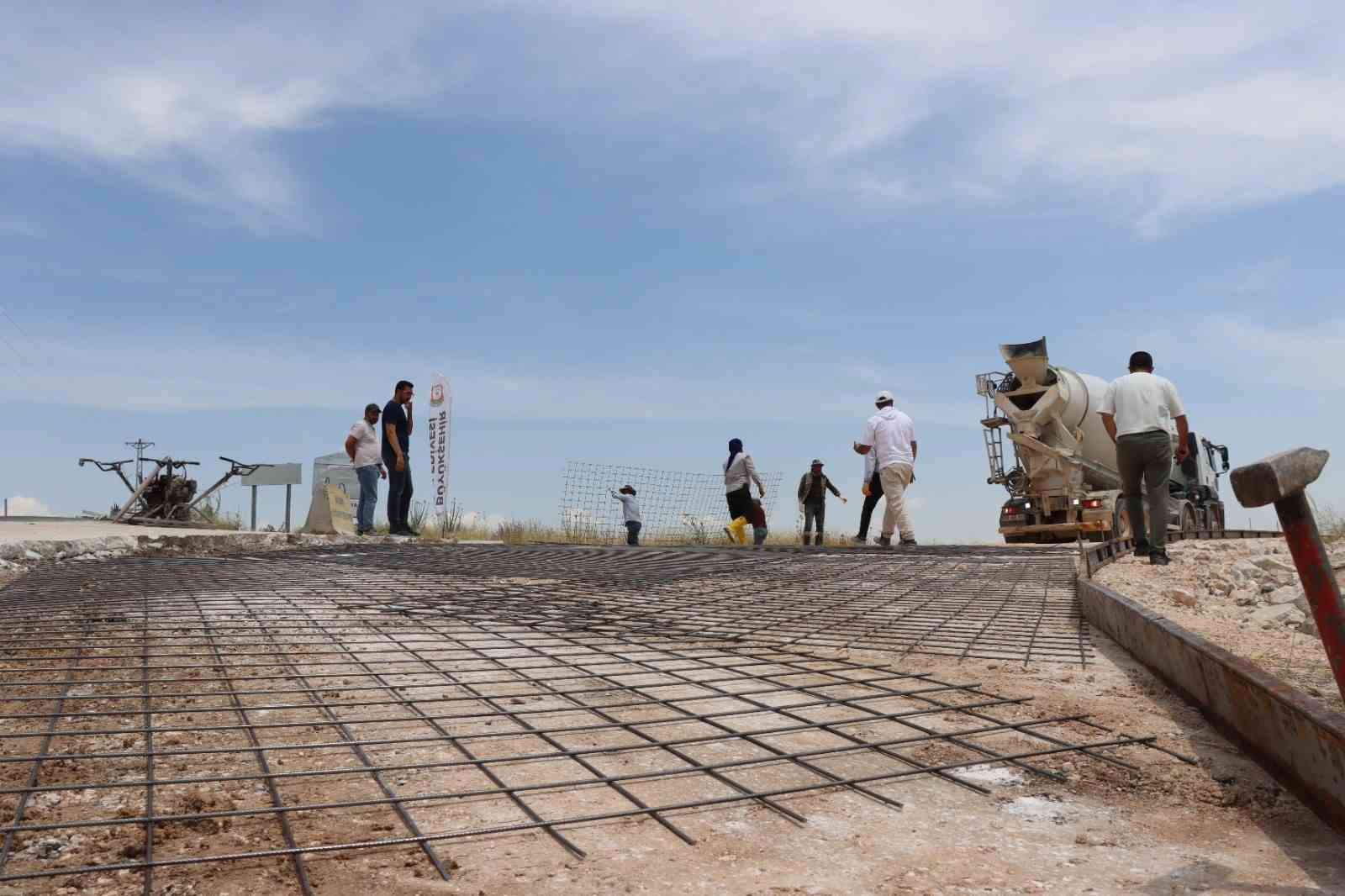 B&uuml;y&uuml;kşehir, 3 il&ccedil;eyi beton yolla birbirine bağlıyor