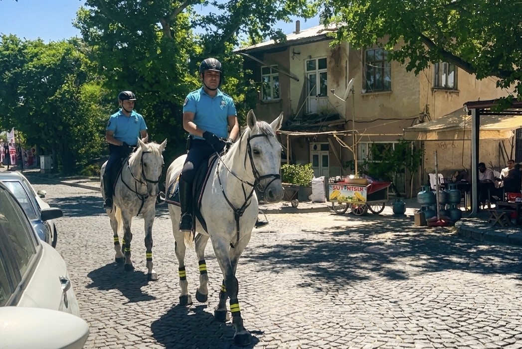 Tarihi Harput&rsquo;ta atlı jandarma mesaisi
