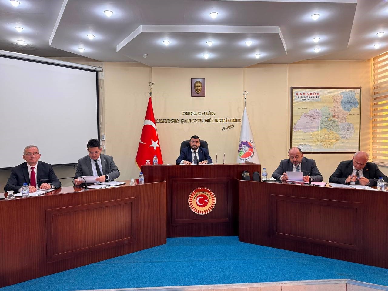 Başkan Kirman: "Karab&uuml;k&rsquo;&uuml;n her noktasına hizmet ulaştırmaya devam edeceğiz"