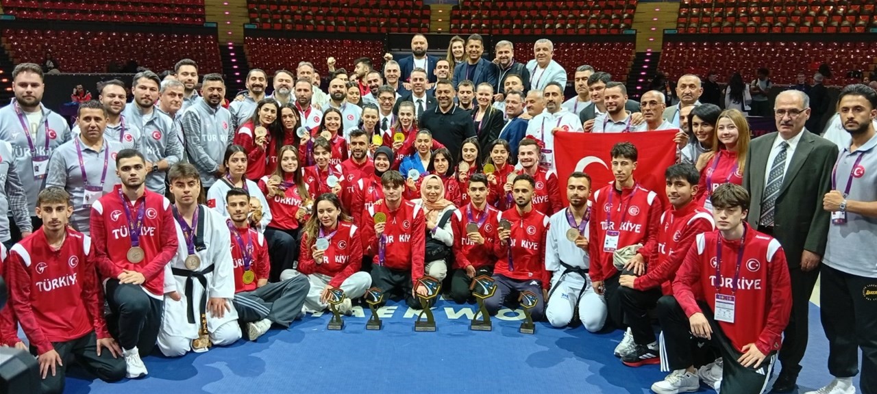 Bakan Bak’tan milli taekwondocular için tebrik