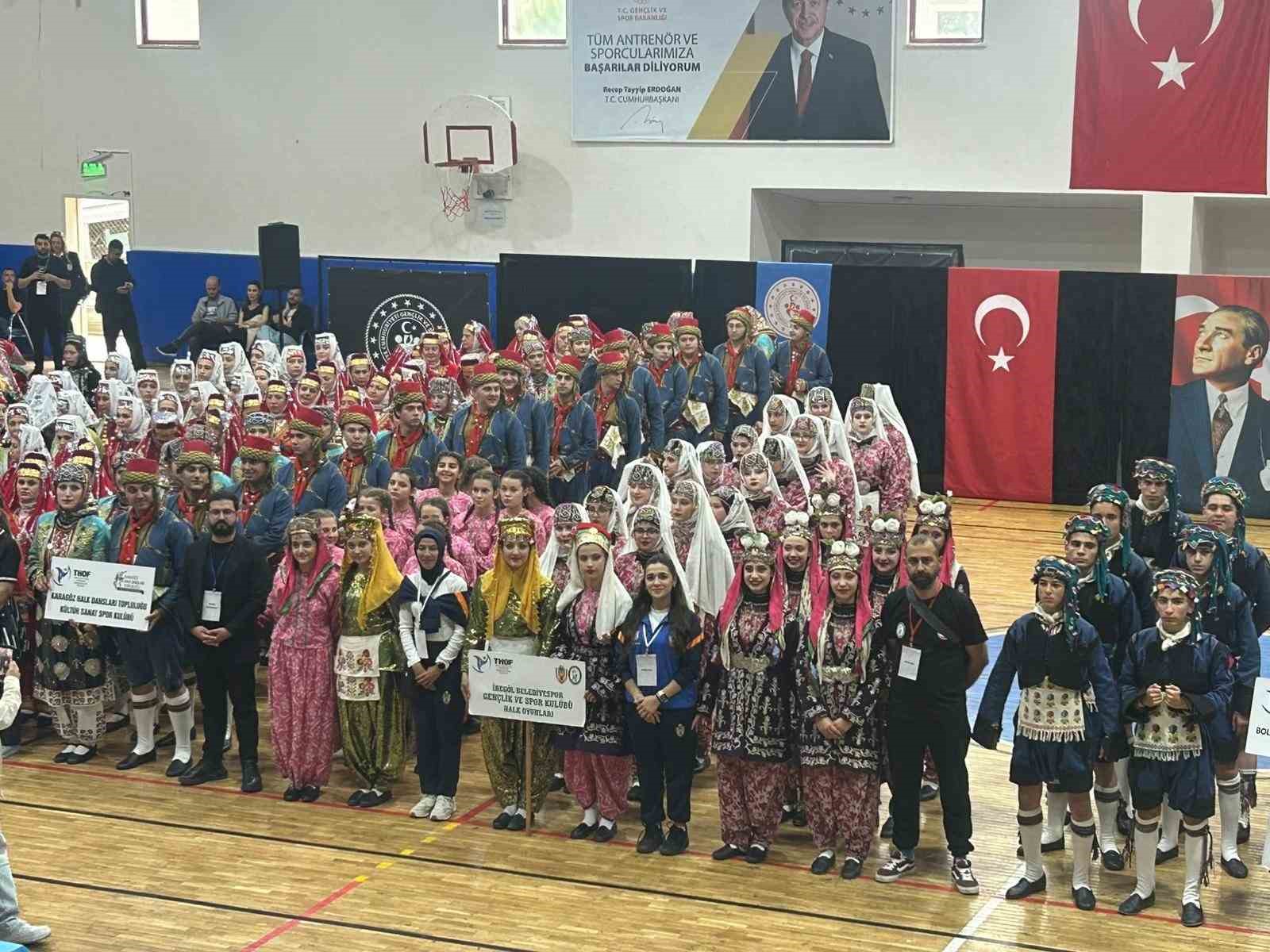 İneg&ouml;l Belediyesi Halk Dansları b&ouml;lge finallerinde 3&rsquo;te 3 yaptı