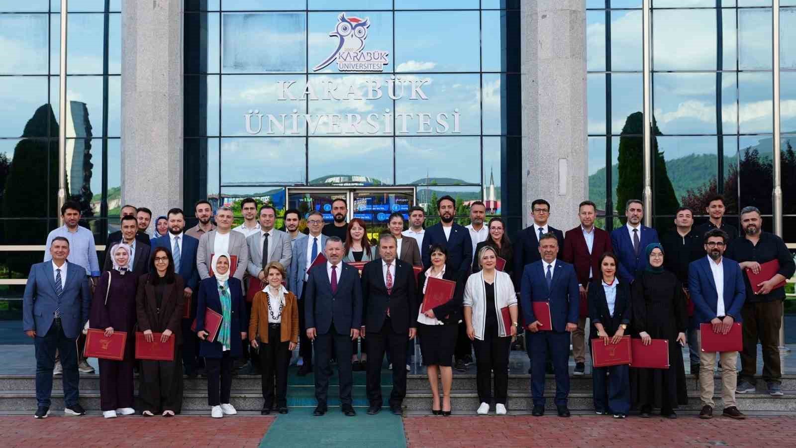 KB&Uuml;&rsquo;de Sosyalfest&rsquo;e emek veren akademik ve idari personel onurlandırıldı
