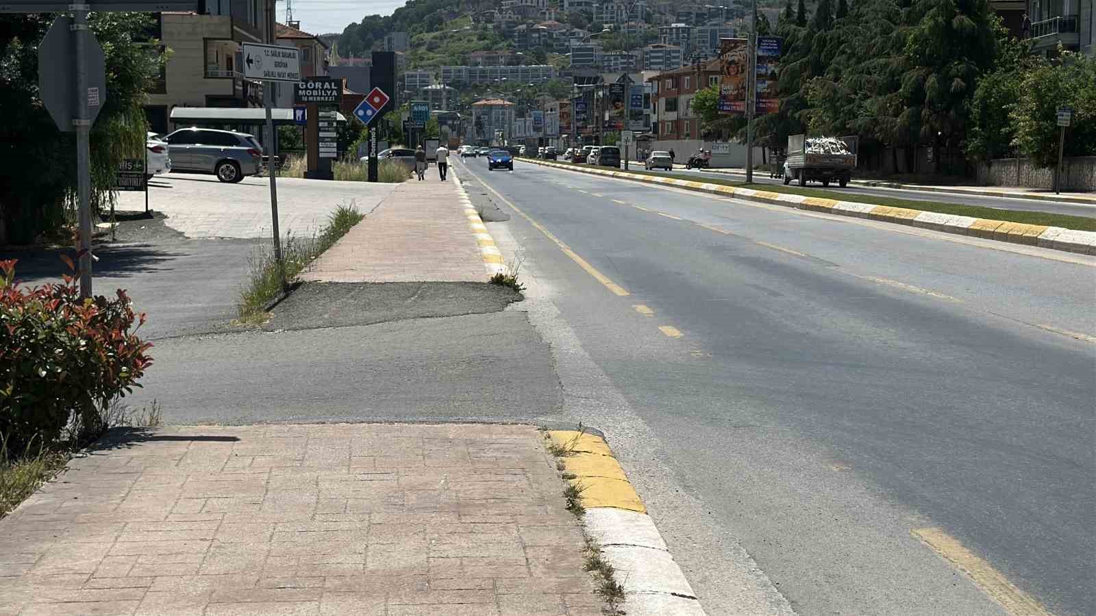 Aniden yola fırlayan bisikletli &ccedil;ocuklar &ouml;l&uuml;m&uuml;n kıyısından d&ouml;nd&uuml;