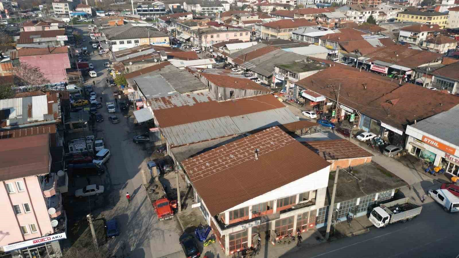Düzce’de riskli yapılar temizliyor