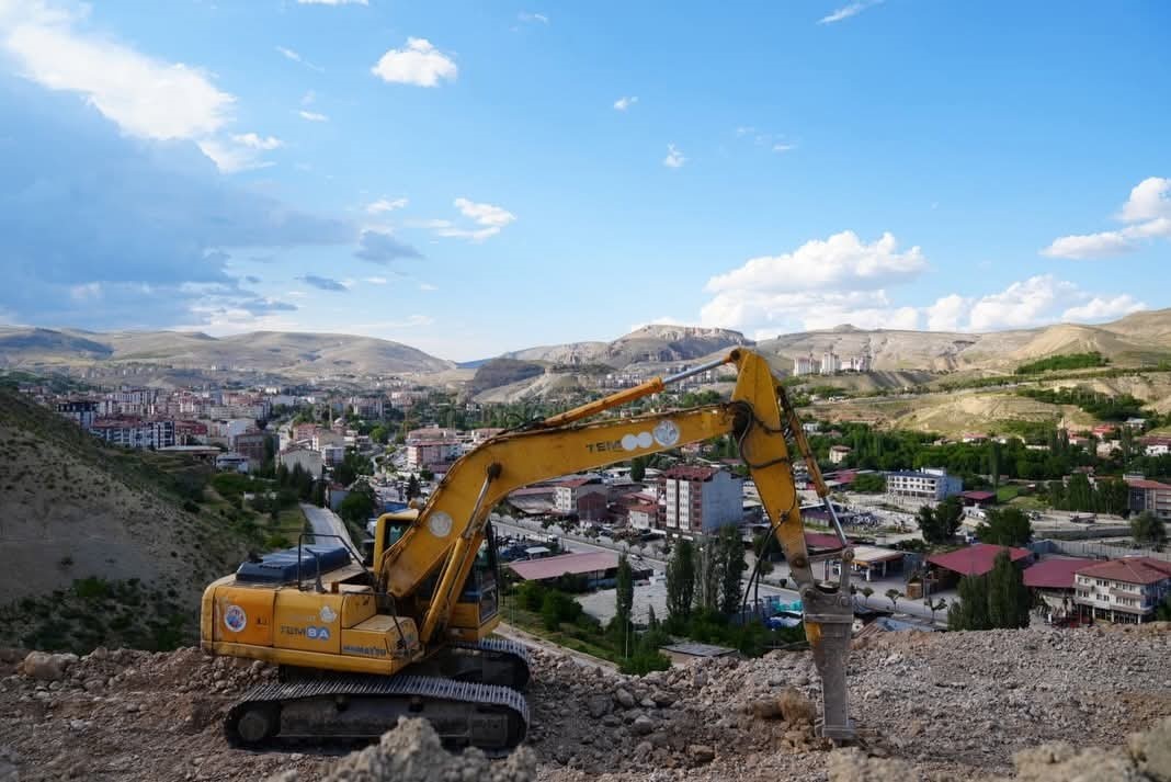 Darende Millet Bah&ccedil;esi&rsquo;nde &ccedil;alışmalar yerinde incelendi
