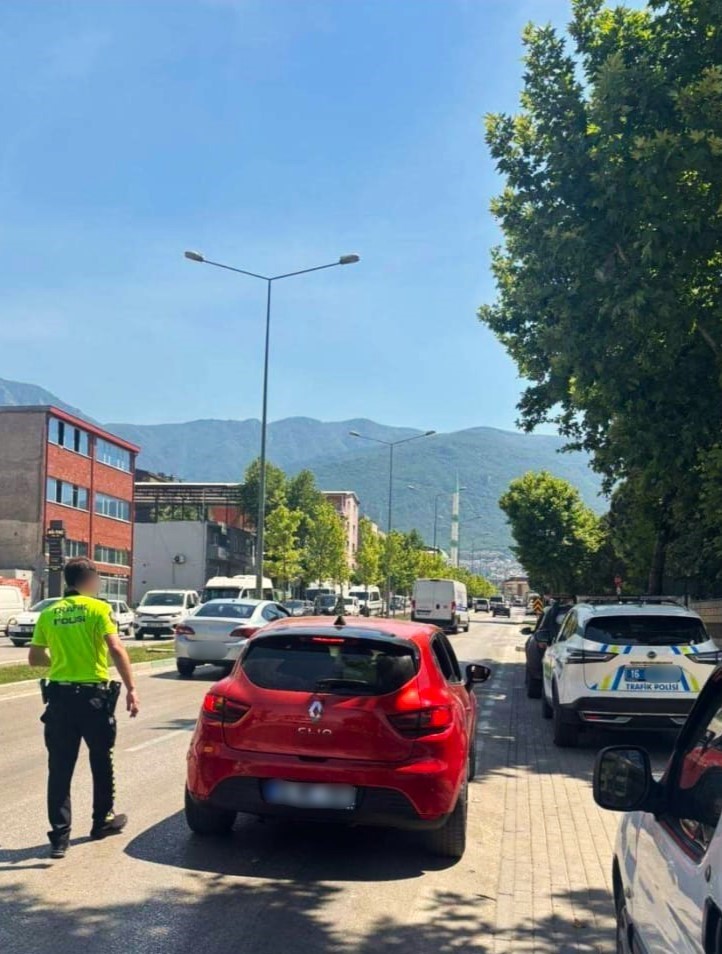 Bursa&rsquo;da d&uuml;zensiz g&ouml;&ccedil; denetimi: 3 bin 25 kişi sorgulandı