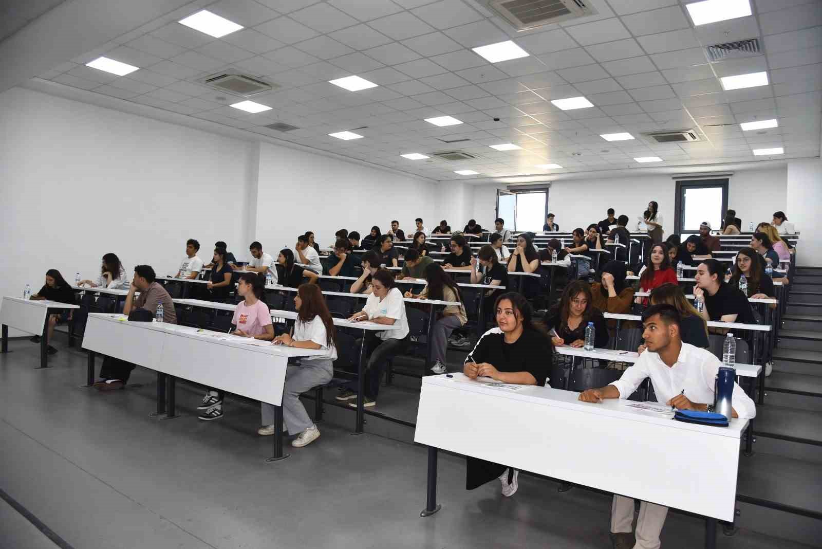 Menemen, eğitim yatırımlarıyla &ouml;rnek g&ouml;steriliyor