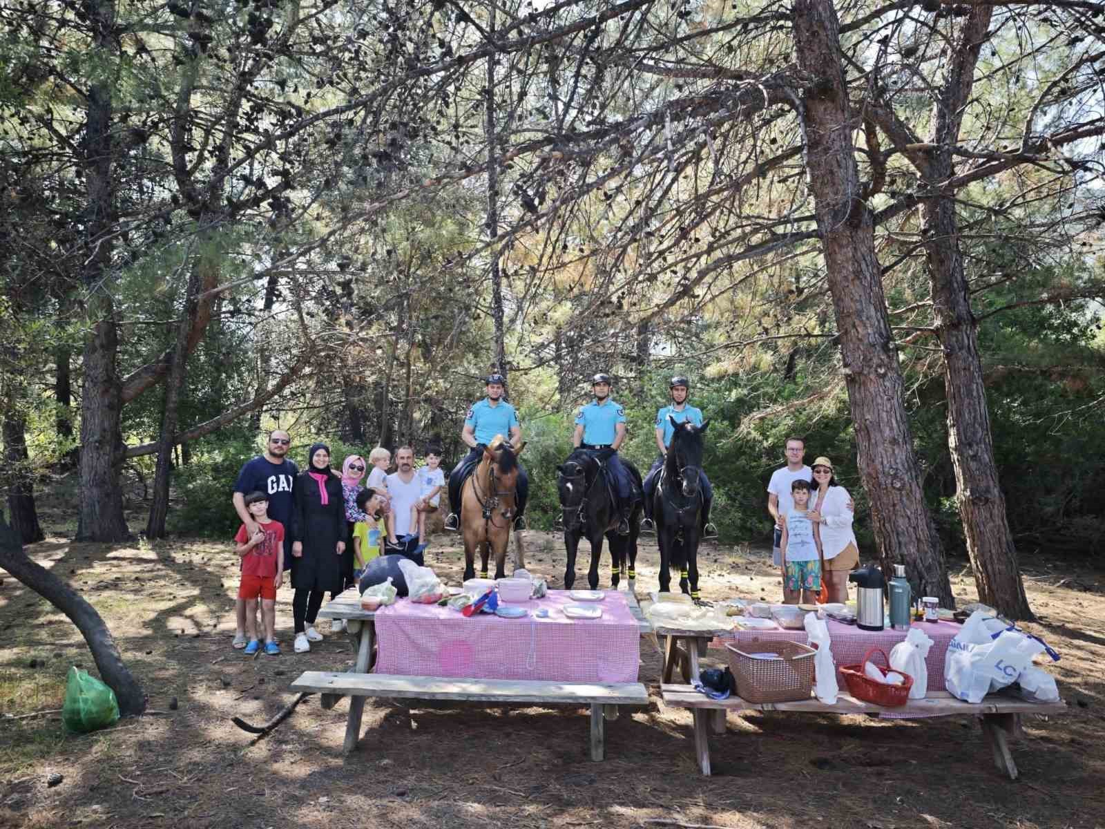 Milli Park&rsquo;ta Atlı Jandarma Timi g&ouml;reve başladı