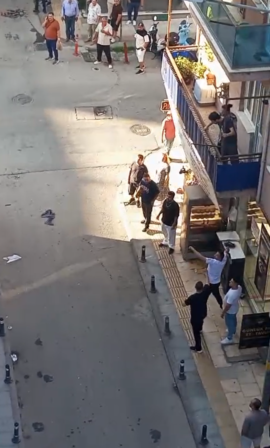 Yalova&rsquo;da bı&ccedil;aklı satırlı kavga: 2 yaralı
