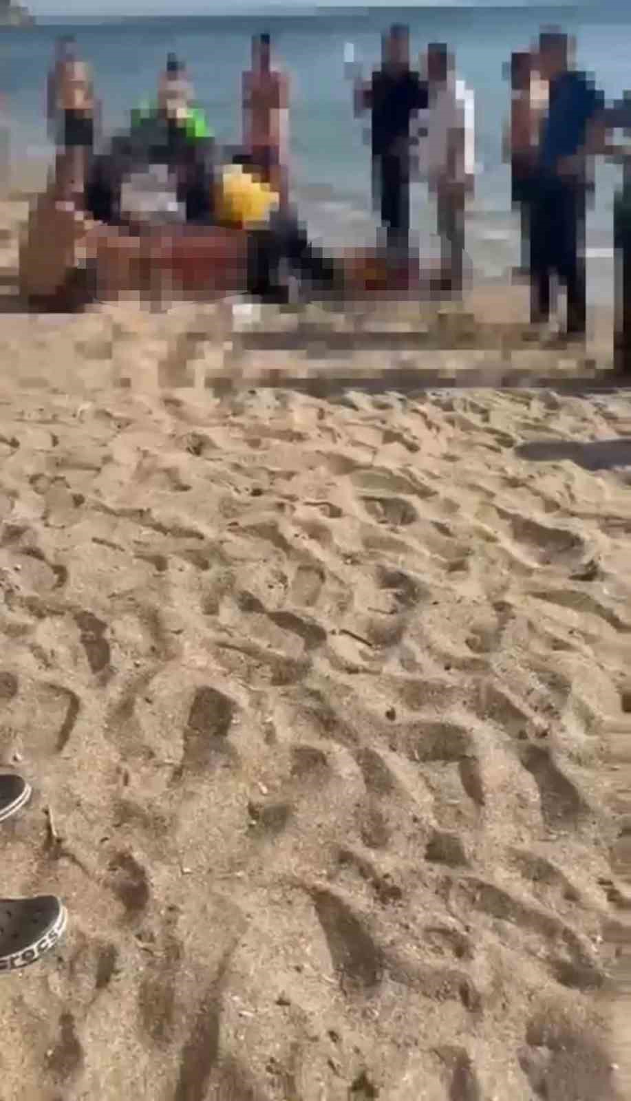 Serinlemek i&ccedil;in girdiği denizde boğuldu, kardeşi hastaneye kaldırıldı