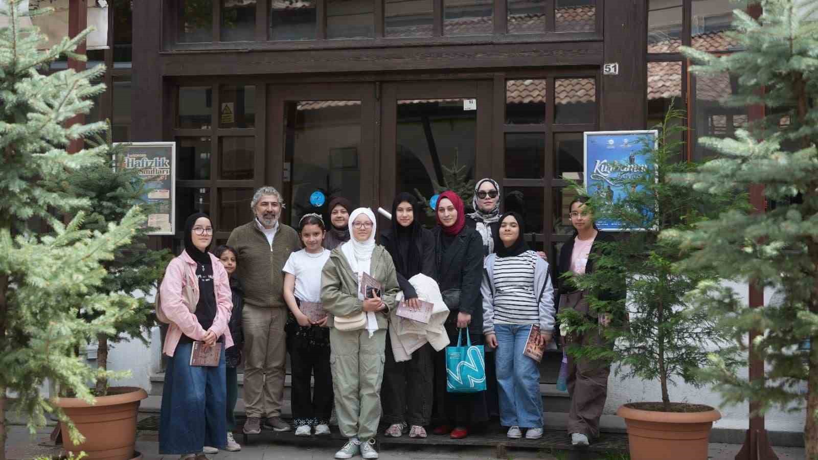K&uuml;tahya&rsquo;da &ccedil;ocuklar vakıf k&uuml;lt&uuml;r&uuml;n&uuml; tarihi mek&acirc;nlarda &ouml;ğrendi